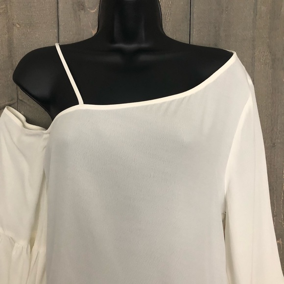 Leith One Shoulder Bell Sleeve Top Cream/Off white - Picture 2 of 7